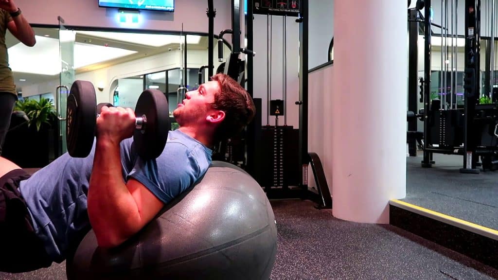 7 Best Incline Bench Press Alternatives (Hit Upper Chest)
