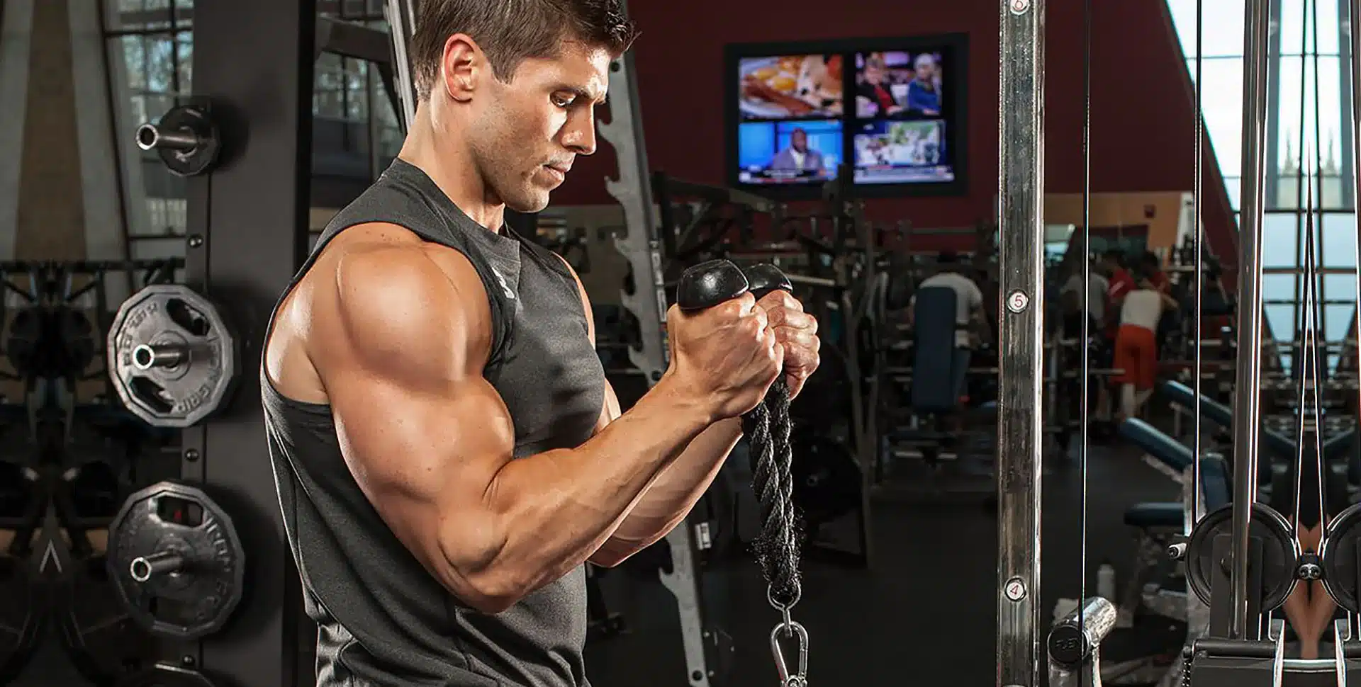 man doing cable hammer curls